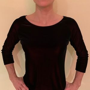 Velvet Black / Red Iridescent 3/4 Sleeve Top